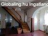 K�zpontban k�t utc�ra ny�l� szuter�nes, tet�teres, 4 szoba, 