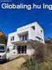 Balatoni �r�k panor�m�s 3 lak�sos h�z egyben (vagy ak�r k�l�
