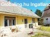 K�t h�z nagy kerttel elad� Dunaf�ldv�ron!