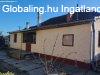 Elad� T�szegen egy fel�j�tand� h�rom szob�s csal�di h�z