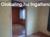 Elad� T�szegen egy fel�j�tand� h�rom szob�s csal�di h�z
