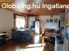 Kecskem�t, kis Tesco k�zel�ben, 2 rendbeli csal�di h�z elad�