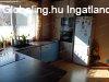 Kecskem�t, kis Tesco k�zel�ben, 2 rendbeli csal�di h�z elad�