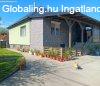Monoron fel�j�tott 3 szoba+nappalis h�z 500 m2 telekkel