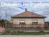 Elad� 85.00 nm-es Fel�j�tand� Csal�di h�z Dabas