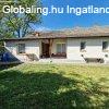 Szarvason csal�di h�z elad�! 