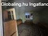 Elad� B�tonytereny�n egy fel�j�tand� csal�dih�z
