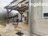 Hegyeshalomban k�t utc�r�l megk�zel�thet� csal�di h�z 24 f�r