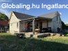Elad� csal�di h�z Szabadbatty�n, 	K�zpont