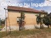 Elad� 100.00 nm-es Fel�j�tand� Csal�di h�z Ok�ny
