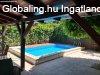 Csal�di h�z 250 m�terre a Balatont�l, kiv�l� �llapotban - t�