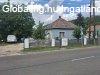 Elad� t�gas csal�di h�z Patak k�zpontj�ban, f��t mellett ? f